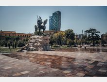 skanderbeg square andscanderbeg monument.jpg